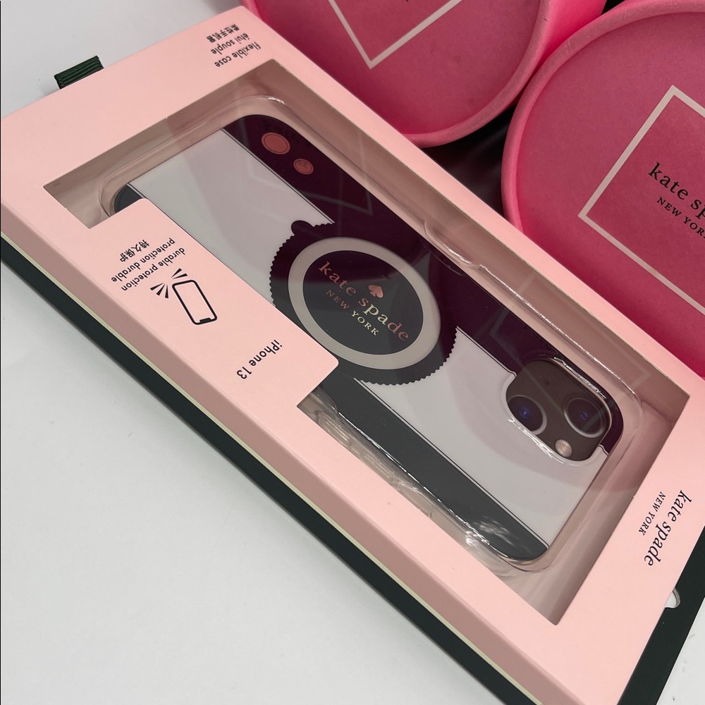 Kate Spade Phone Case for iPhone 13
NWT - Picture 8 of 16